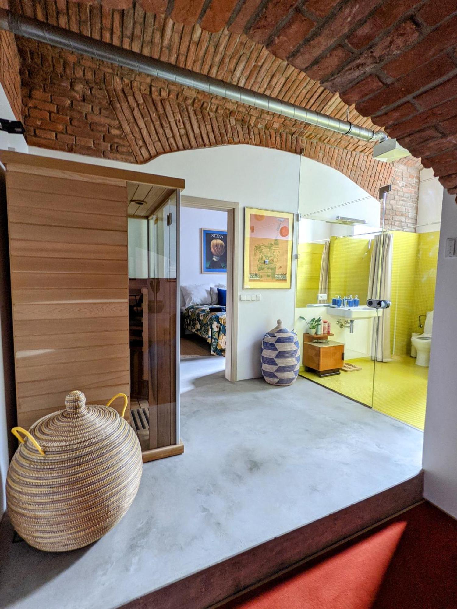 Romantic And Atypical Apartments In Prague'S Montmartre Exterior foto